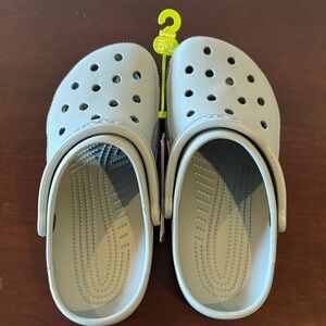 Gray Classic Clogs Women’s 8 (NEW)